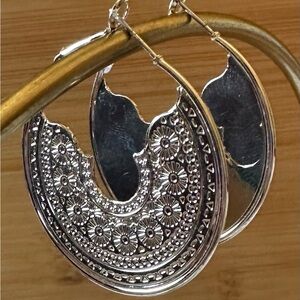 🆕 Silver filigree hoop Earrings NWT